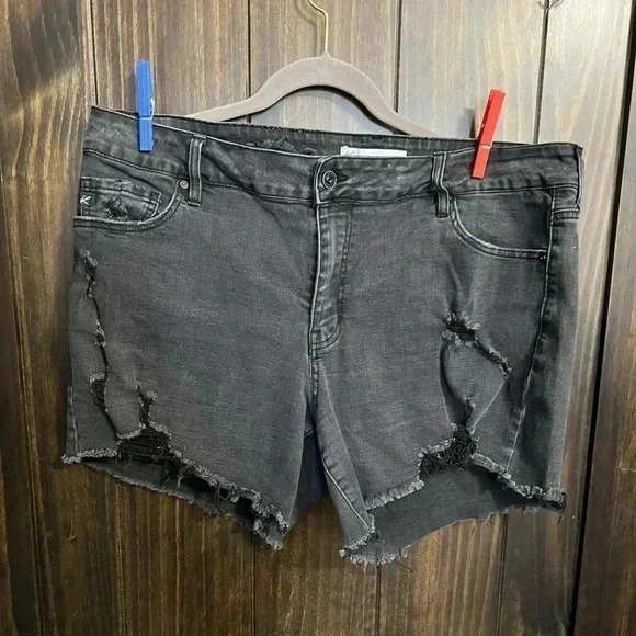 Kancan (Exclusively for Maurices) Black Rough Hem Distressed Shorts. Size:16 - Picture 2 of 12